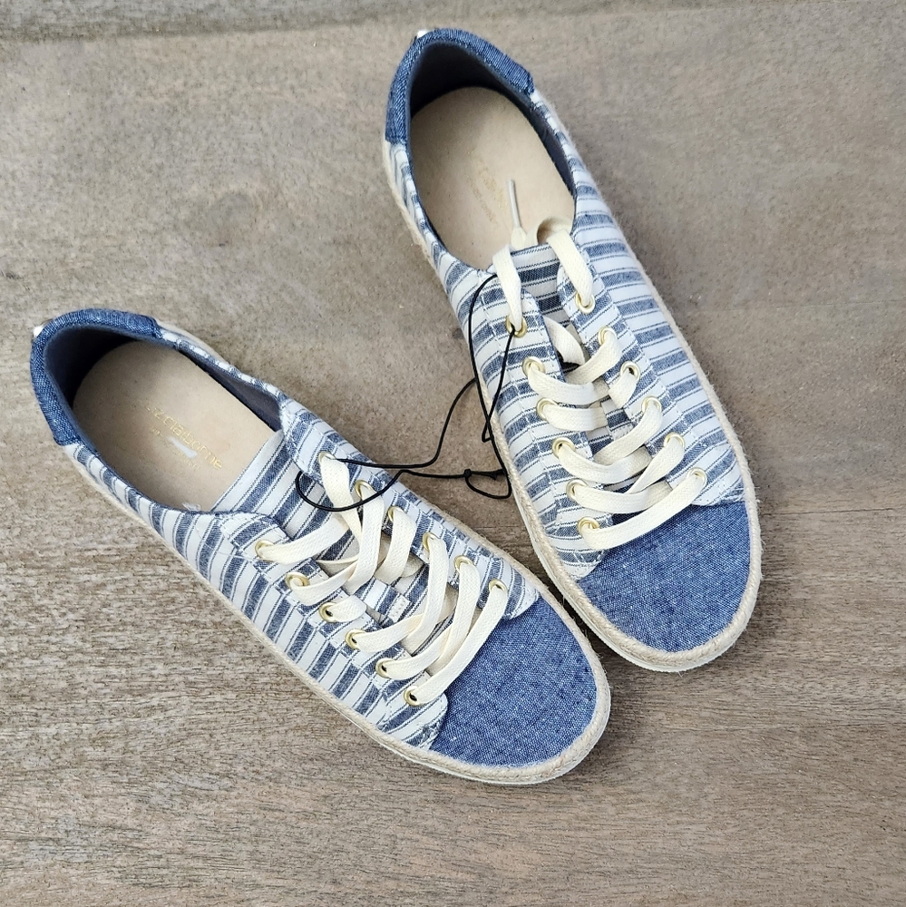 Liz Claiborne Shoes Blue Striped Canvas Sneakers